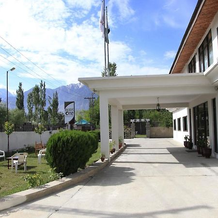 Hotel One סקרדו מראה חיצוני תמונה